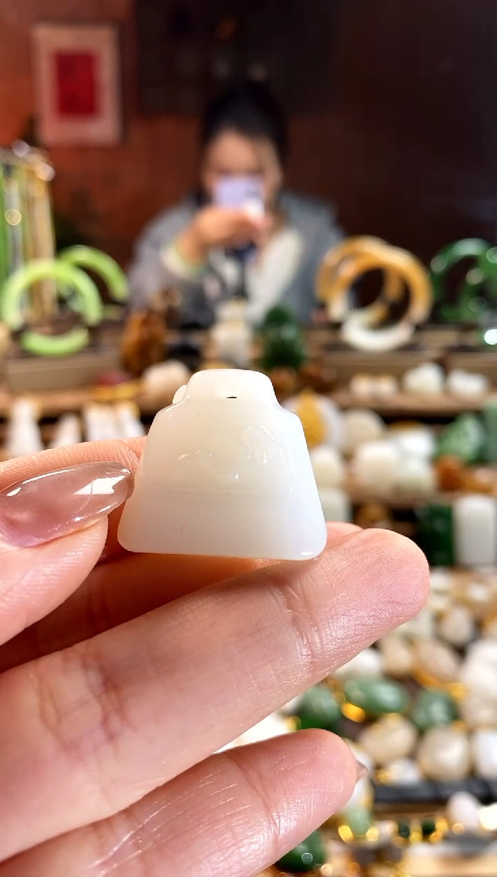 【闪购商品】和田玉吊坠未镶嵌。