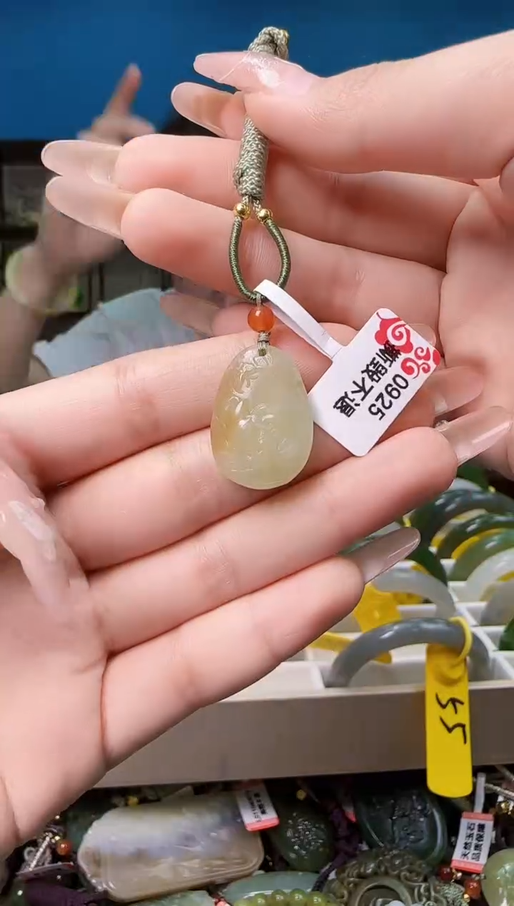 颈饰未镶嵌和田玉多样性发一