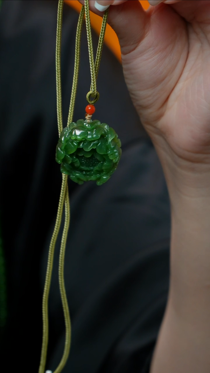 和田玉（碧玉）未镶嵌颈饰碧玉花牌 多样性发其一