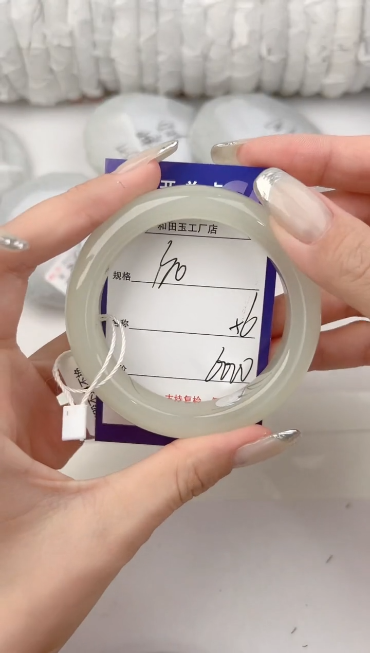 和田玉手镯未镶嵌130颜色微差无瑕疵