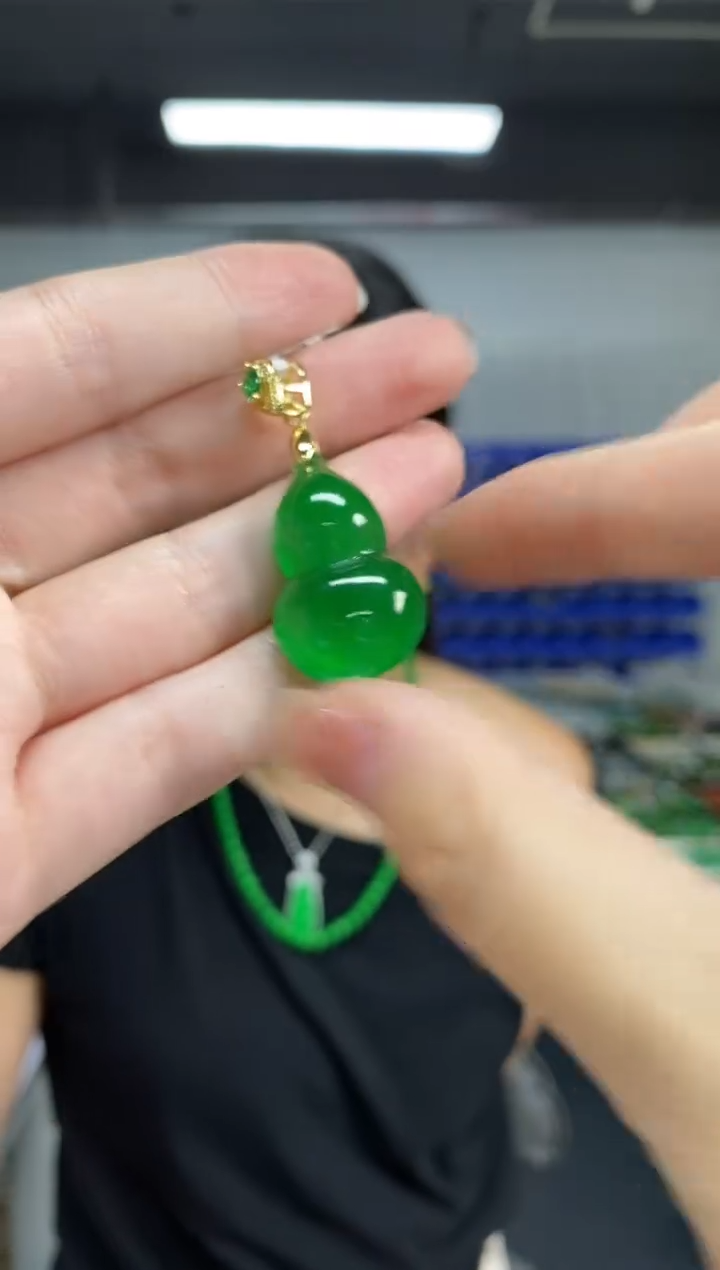 颈饰未镶嵌翡翠多样性发其一颜色微差