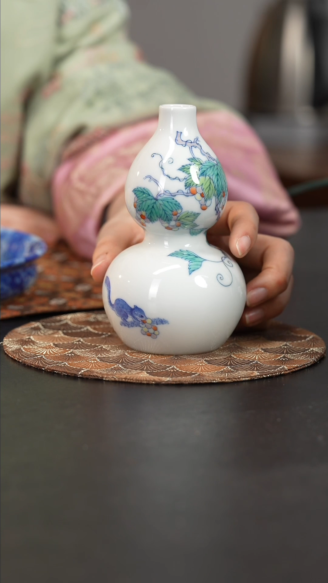 【闪购商品】杯吴云霞斗彩松鼠葡萄小葫芦瓶