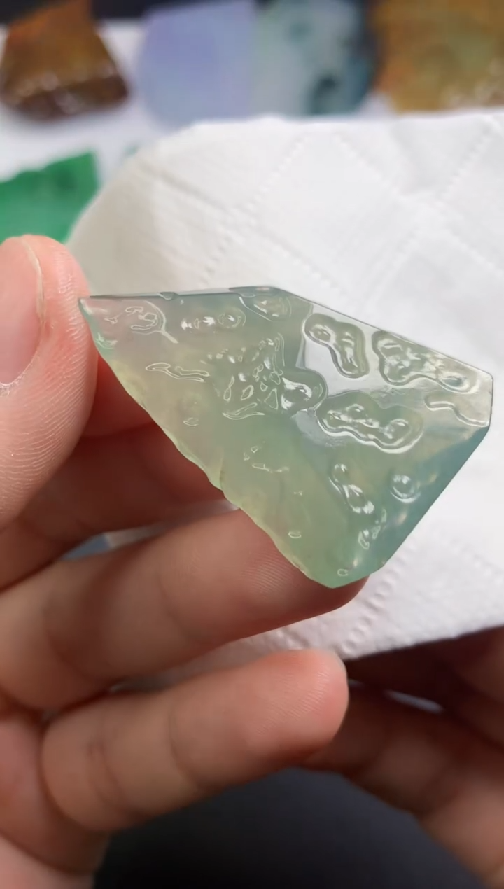 颈饰未镶嵌翡翠   