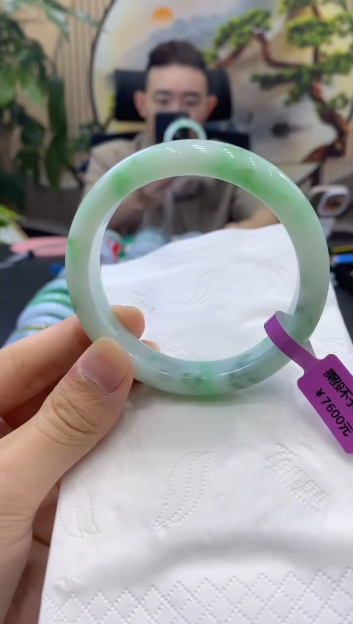 翡翠手镯未镶嵌8952