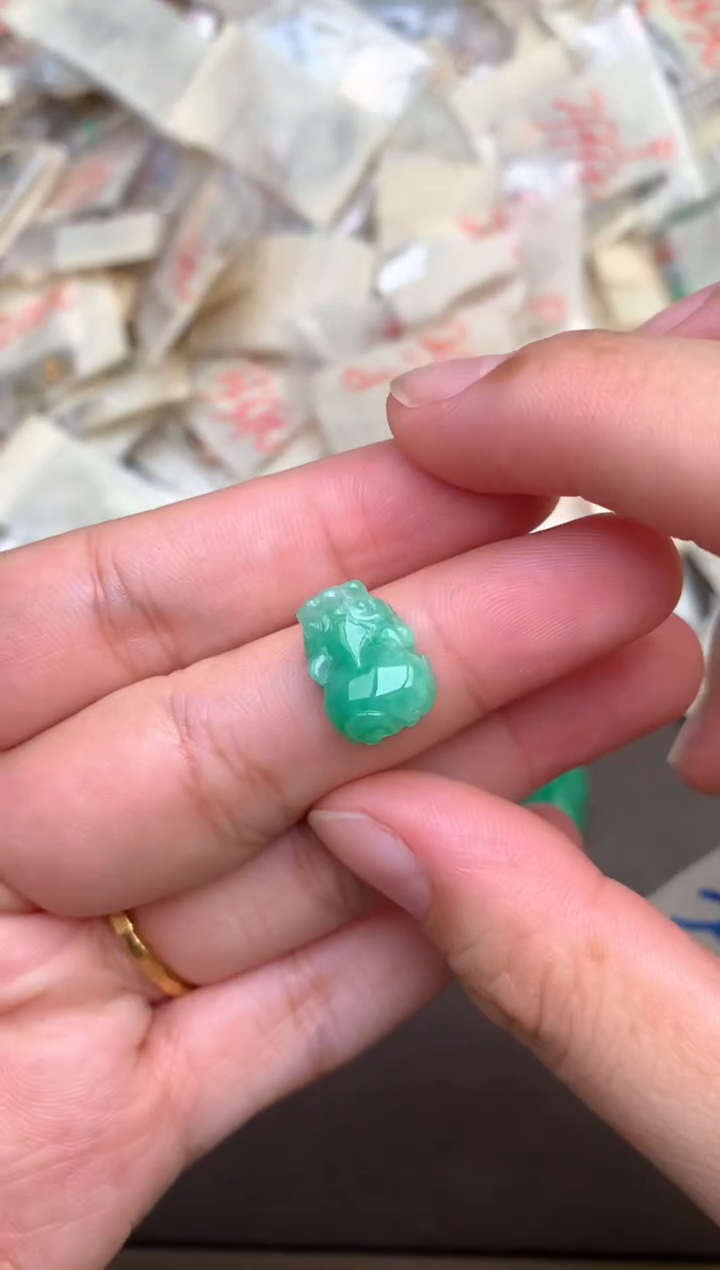 未镶嵌挂件翡翠— 