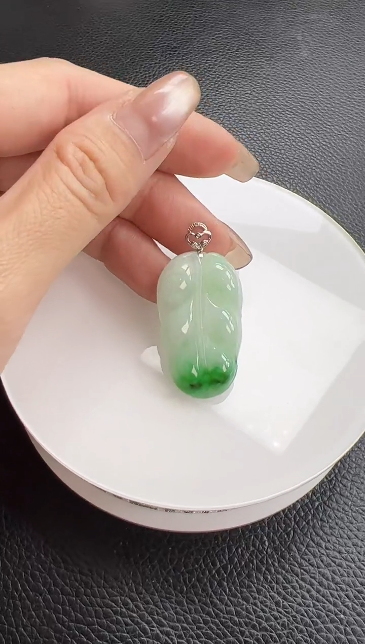 【闪购商品】翡翠颈饰18K金镶嵌叶子