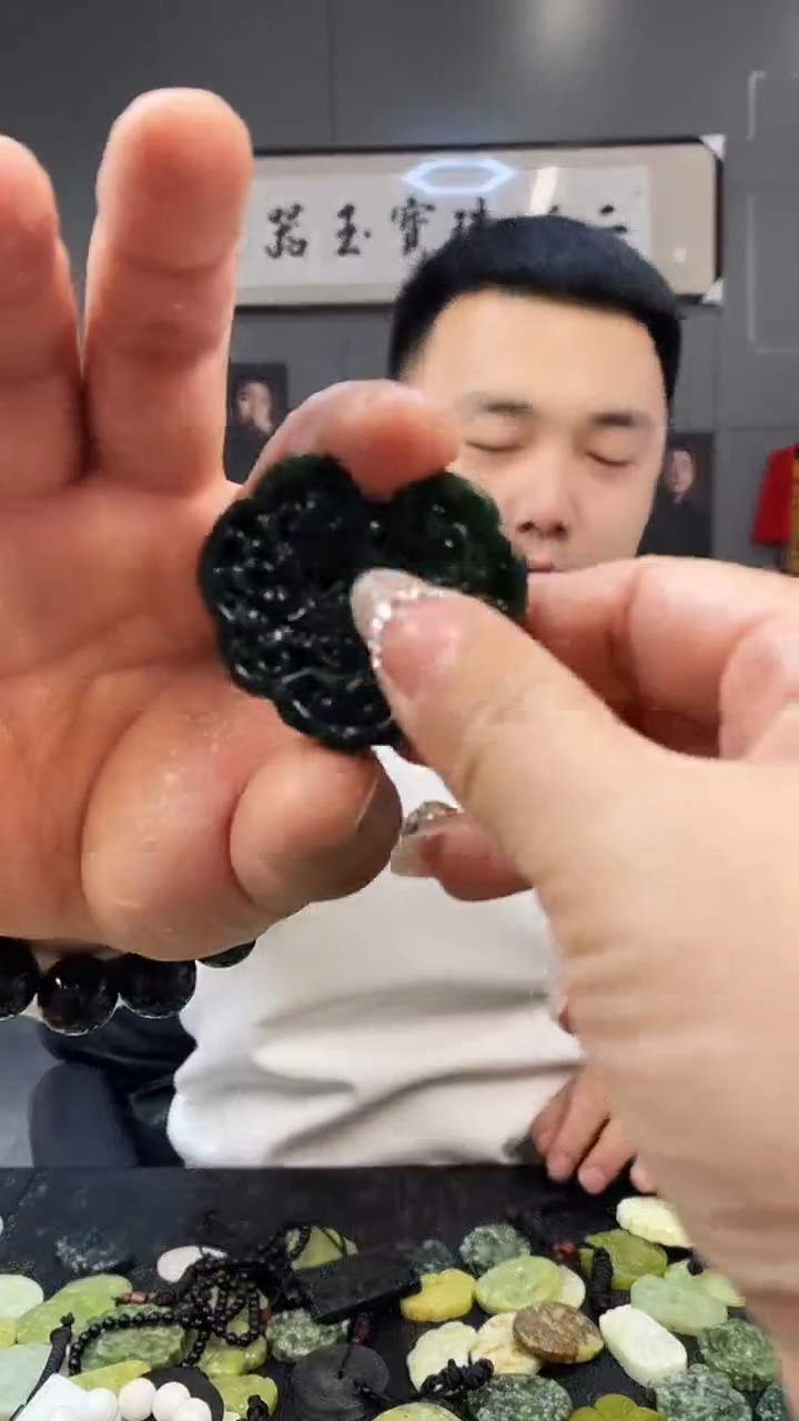 未镶嵌蛇纹石玉颈饰天然岫玉（多样性发其中之一）