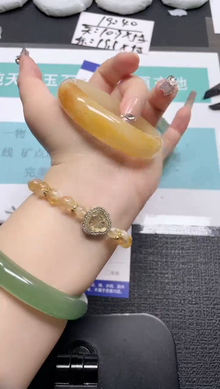 未镶嵌手镯石英质玉122-58