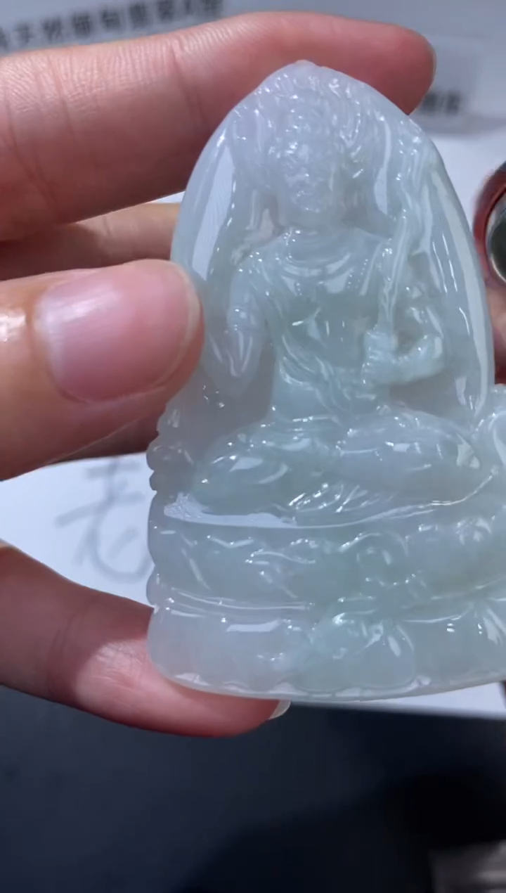 未镶嵌挂件翡翠373608     多人 