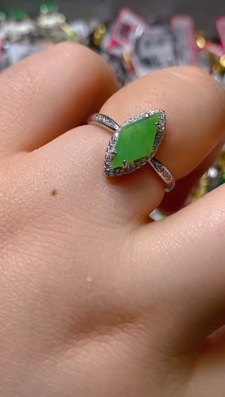 银S925镶嵌戒指翡翠百内无证书