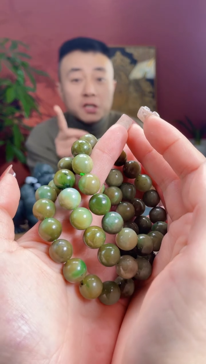 未镶嵌和田玉把件黑羊洞碧玉卡12手串（微瑕，发其一）