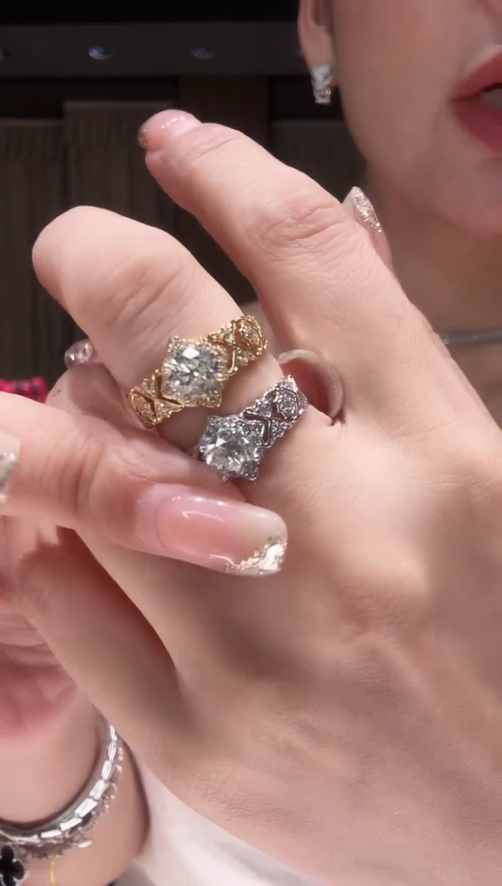 18K金镶嵌戒指钻石1克拉多样性发其一