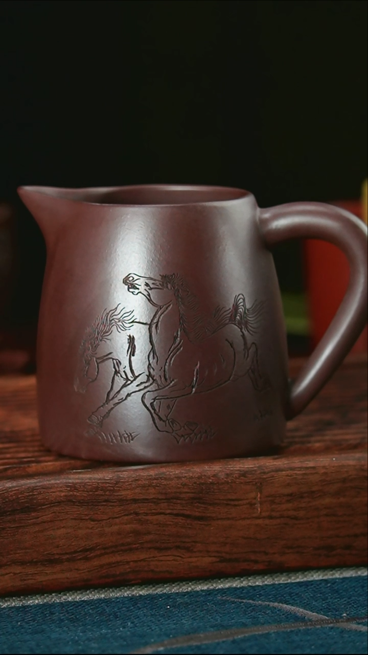 茶杯紫砂石红马到成功公道杯