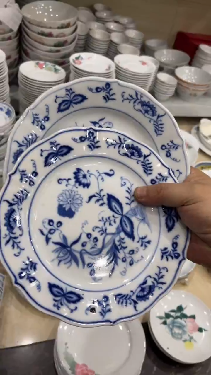 微瑕2个湖南醴陵釉下五彩陶瓷