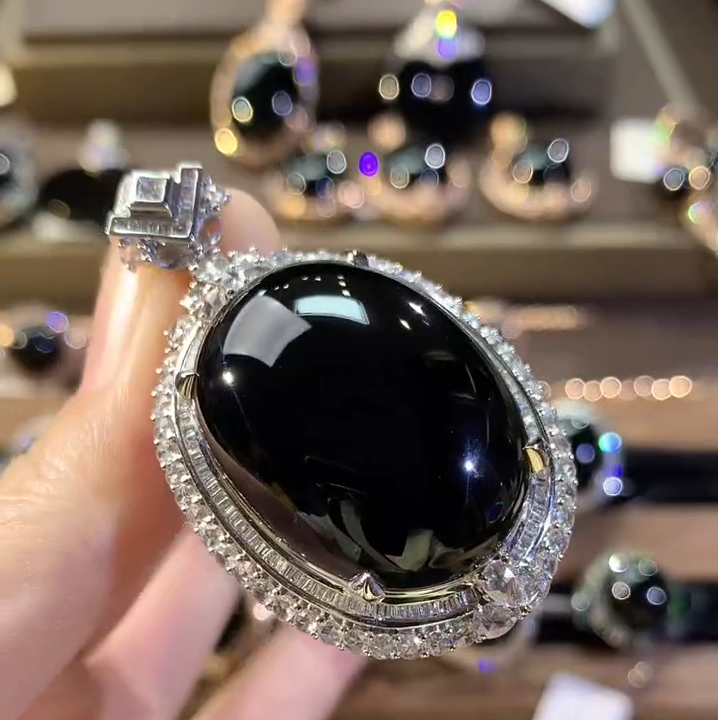 吊坠(不含链)18K金镶嵌翡翠冬日珠宝Q78 总价95000-尾款：20000