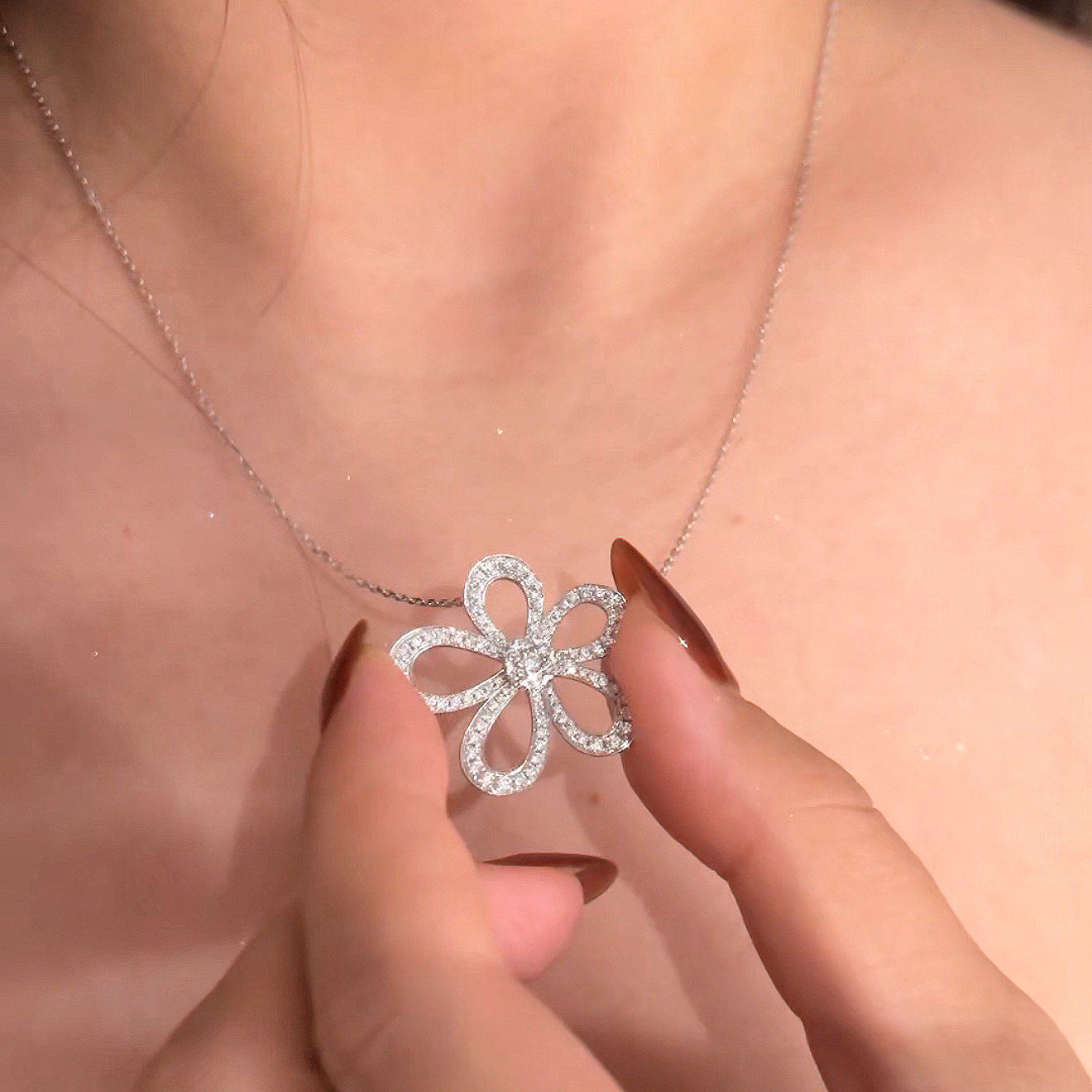 铂金950        Pt950格  桑花0.7卡小号吊坠项链