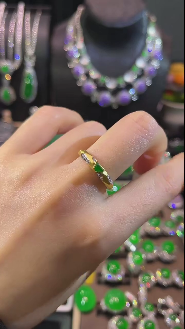 翡翠18K金镶嵌戒指戒指