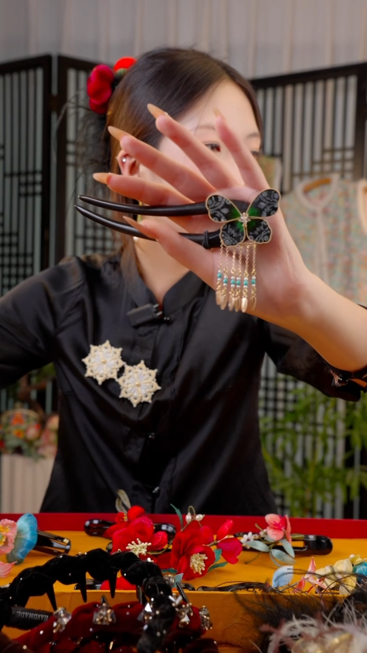 刺绣非遗手工饰品