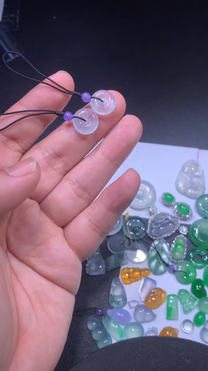 颈饰未镶嵌翡翠平安扣