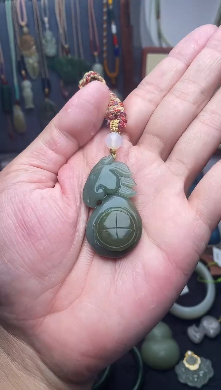 颈饰未镶嵌和田玉1