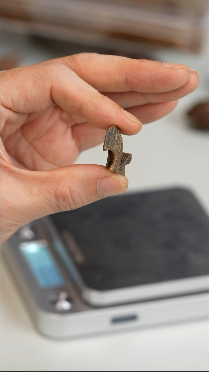 沉香沉香碎屑富森红土沉水1.4g