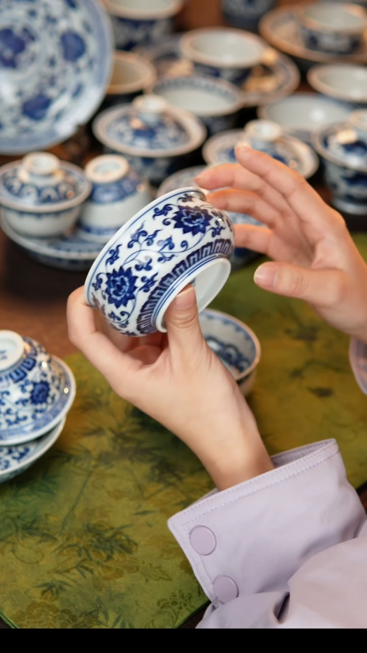 其他陶瓷缠枝连纹理炉仕杯