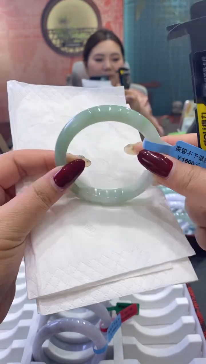 【闪购商品】翡翠手镯未镶嵌多人0010549