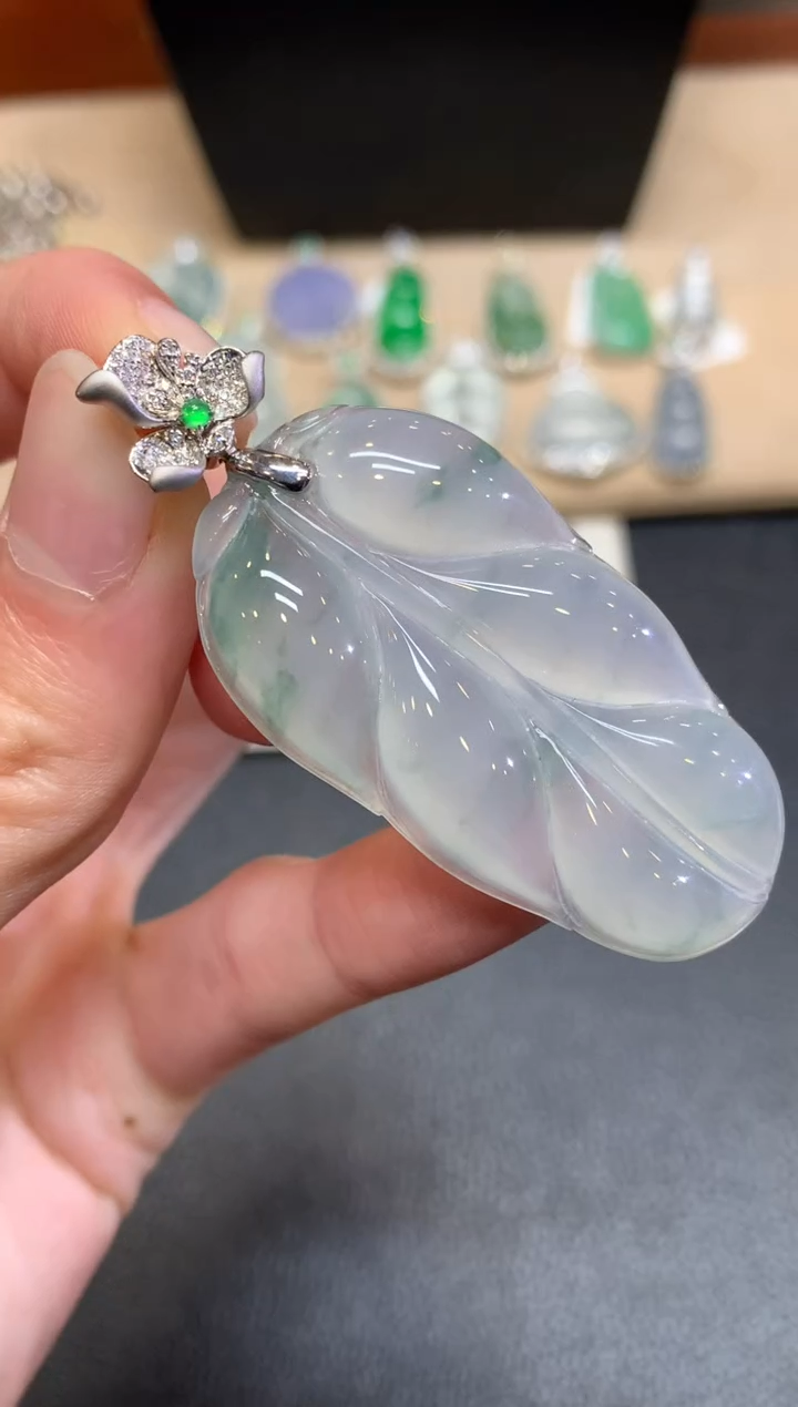 【闪购商品】翡翠颈饰18K金镶嵌叶子【无服务费】