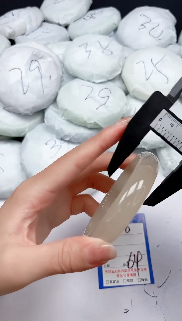 未镶嵌手镯石英质玉246/64