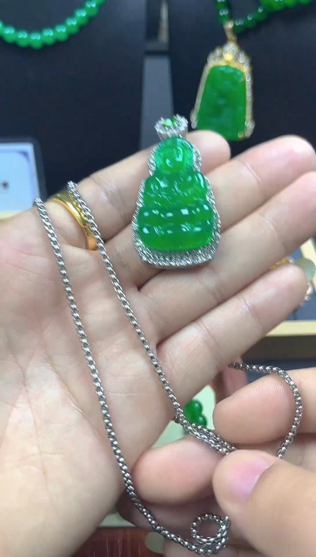 颈饰银S925镀金镶嵌翡翠观音