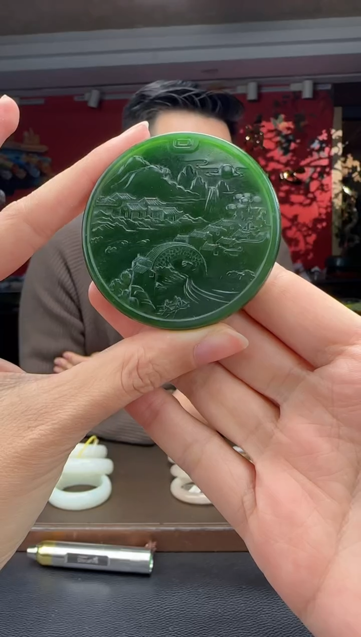 颈饰未镶嵌和田玉碧玉山水牌