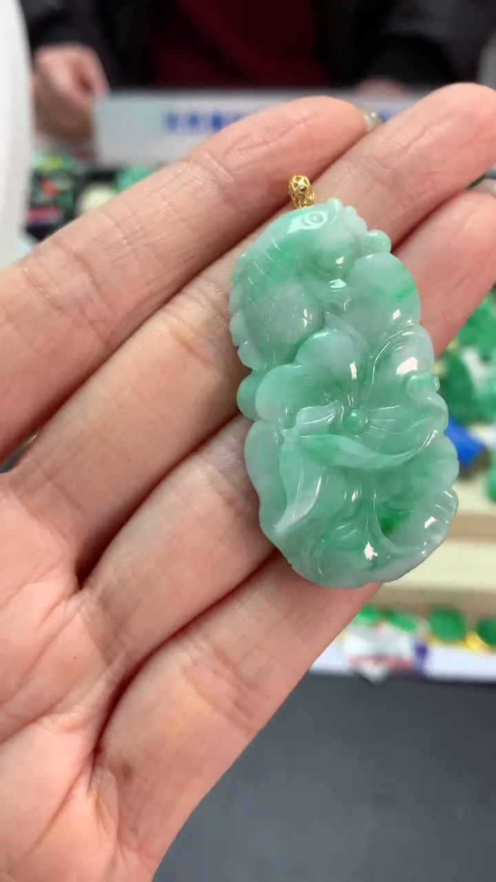 【闪购商品】翡翠吊坠(不含链)18K金镶嵌挂件