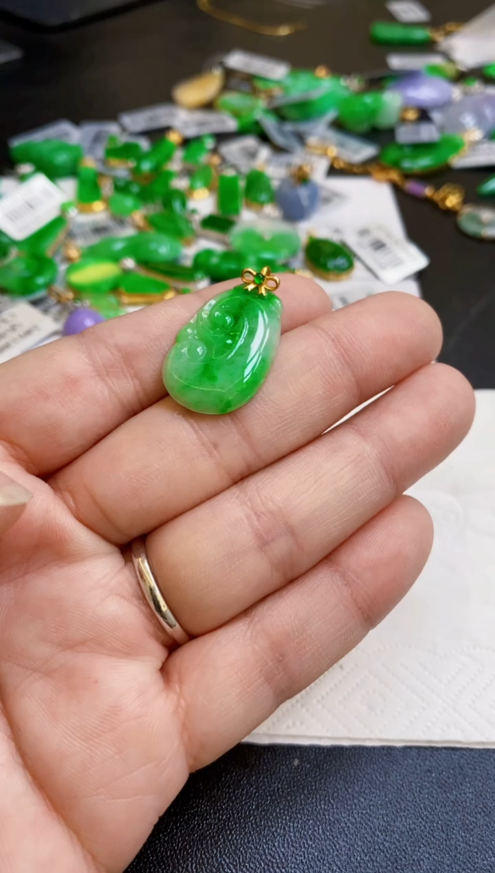 【闪购商品】翡翠颈饰18K金镶嵌如意