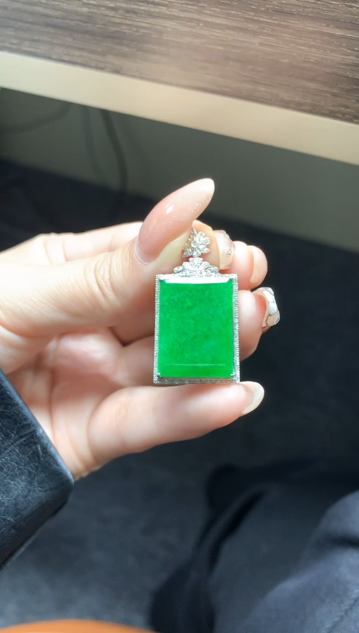 【闪购商品】翡翠吊坠(不含链)18K金镶嵌吊坠|6250+625