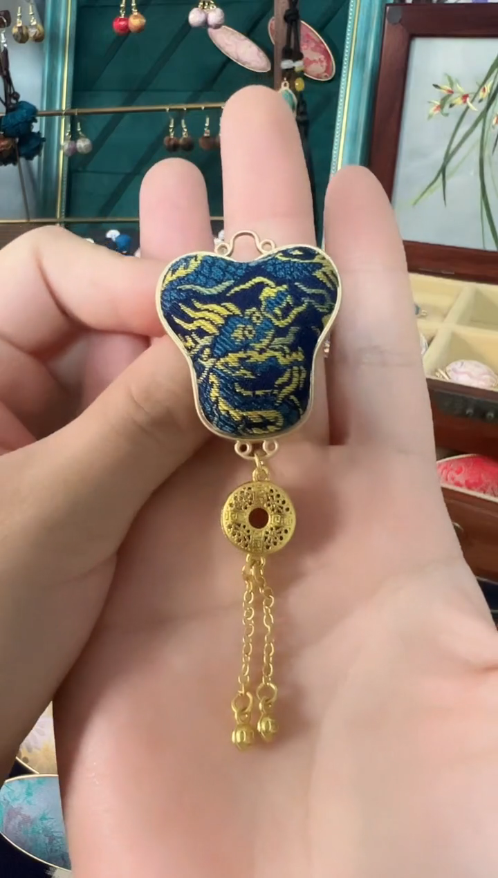 【闪购商品】【一物一拍初五发】龙芭蕉老宋锦胸针