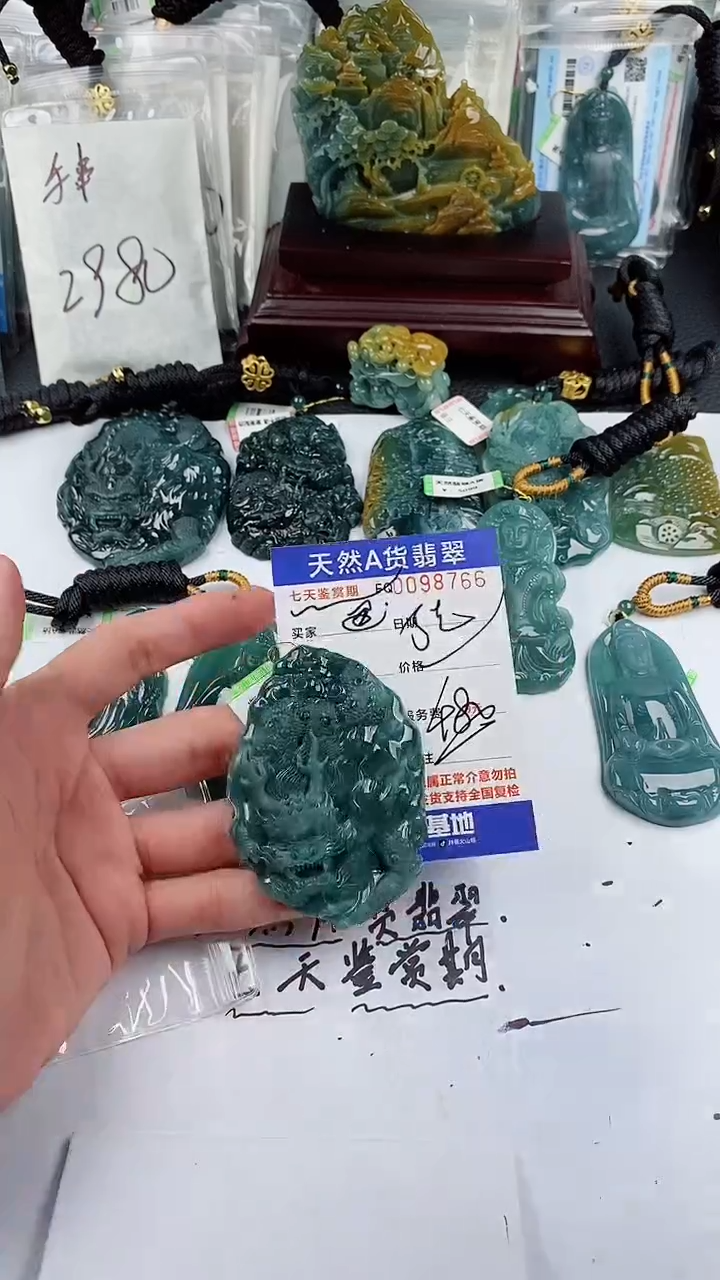 【闪购商品】翡翠颈饰未镶嵌