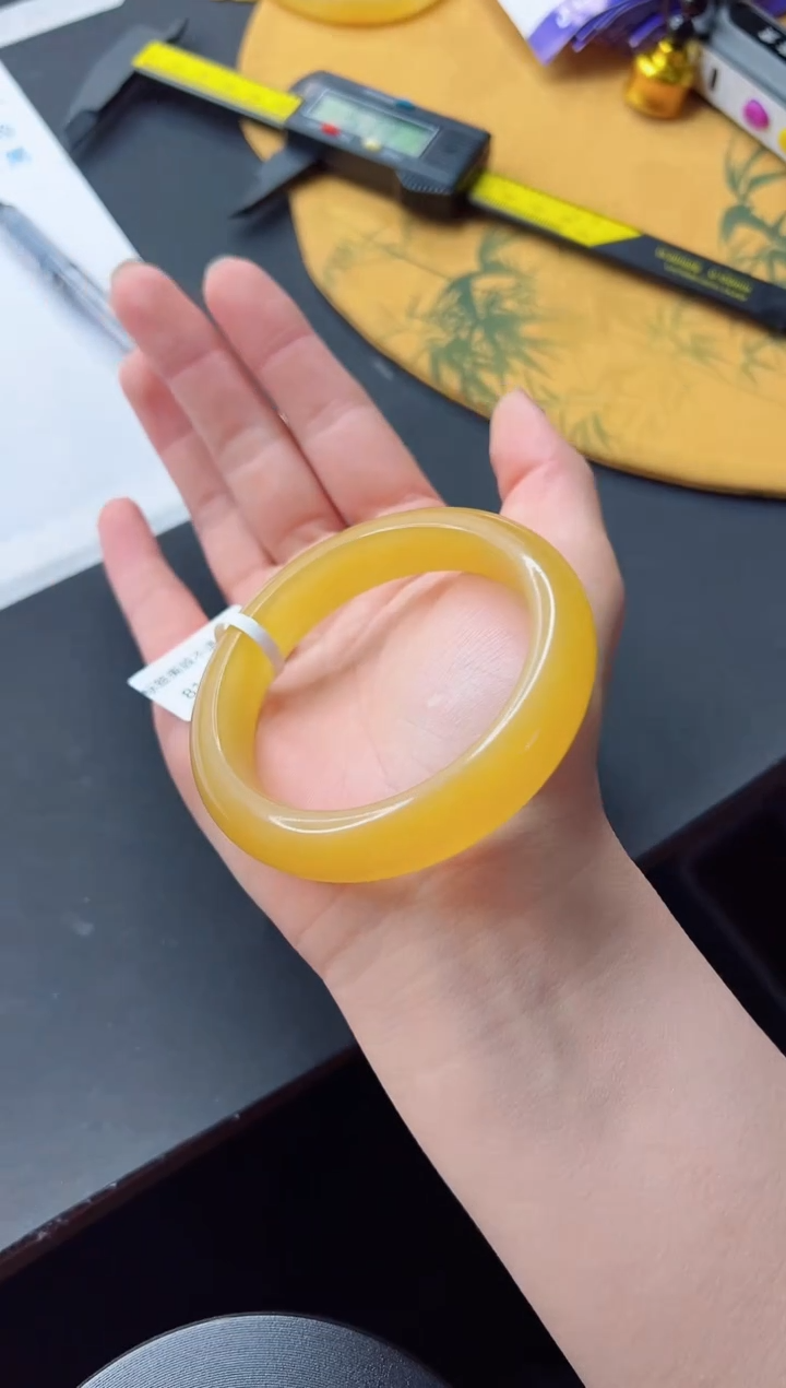 【闪购商品】石英质玉手镯未镶嵌560-58