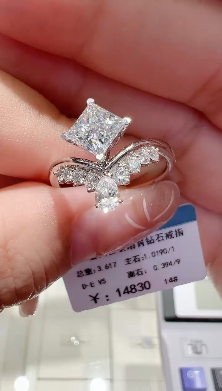 【闪购商品】实验室培育钻石18K金镶嵌戒指1.019ct