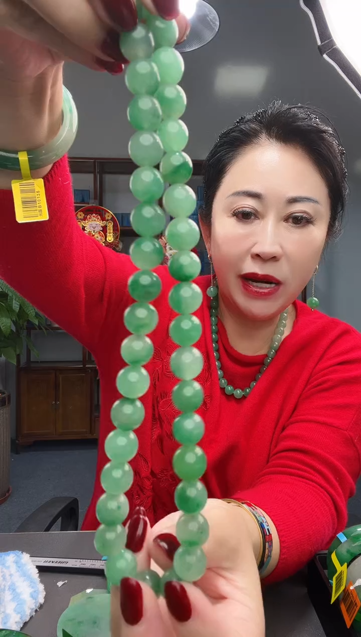 【闪购商品】石英质玉手镯未镶嵌非洲翠