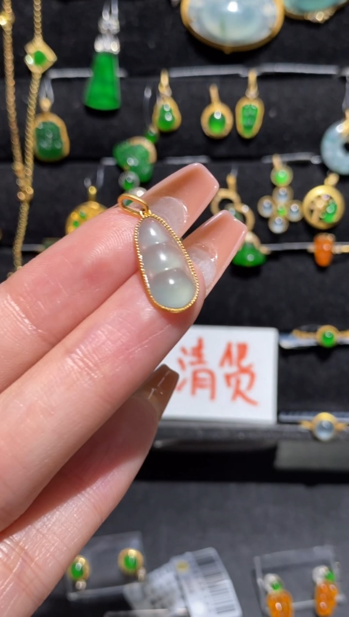 【闪购商品】翡翠颈饰18K金镶嵌吊坠