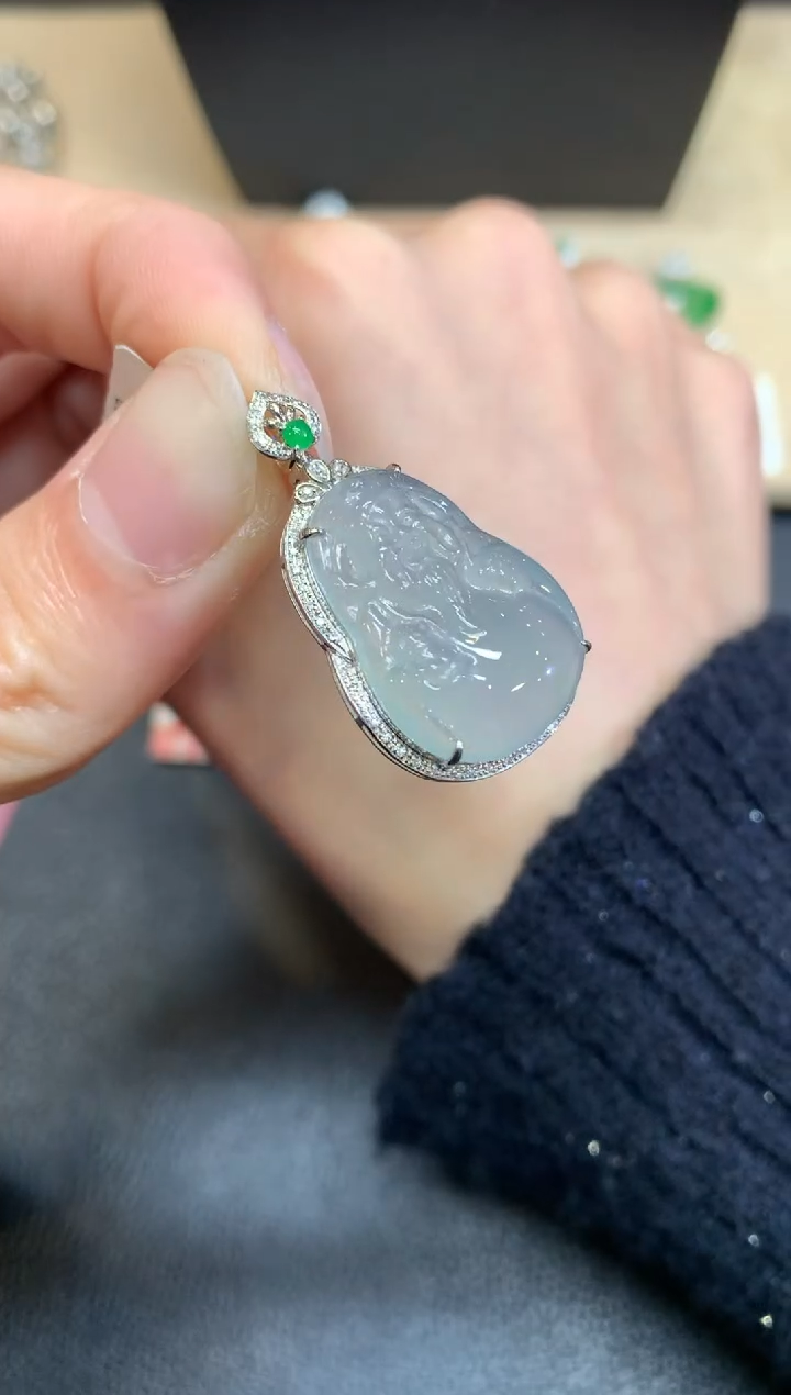 【闪购商品】翡翠颈饰18K金镶嵌财神爷【无服务费】