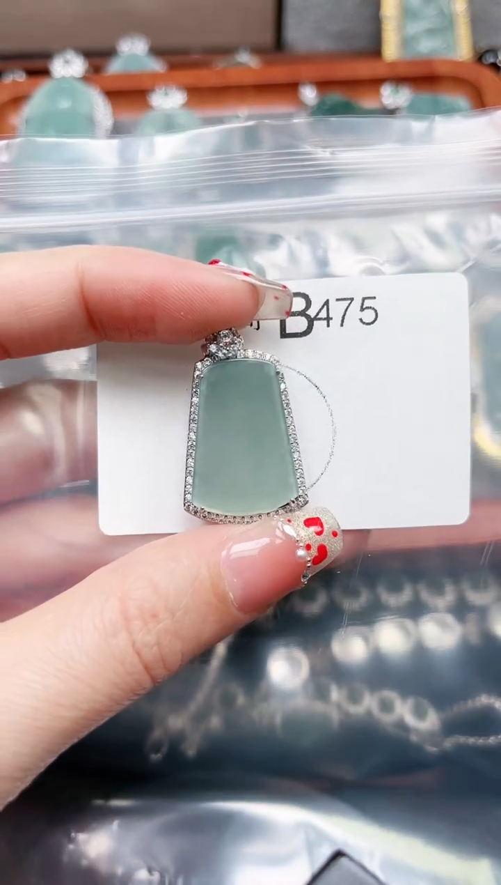 【闪购商品】翡翠颈饰未镶嵌475赠皮绳