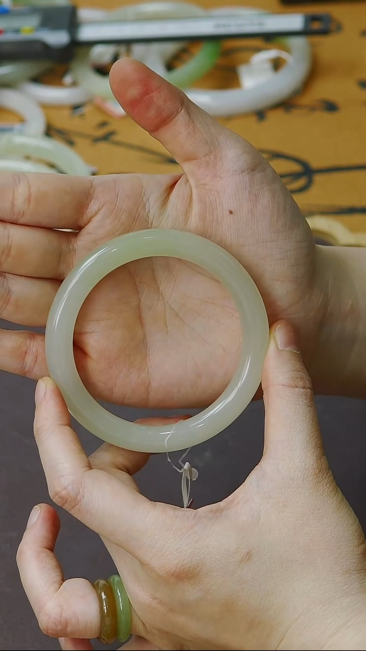 未镶嵌手镯和田玉56-57圈口胖圆条冰胶一口翠