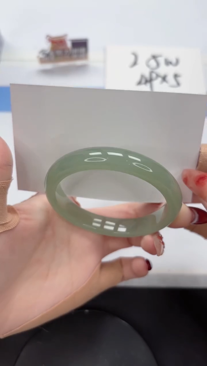 【闪购商品】石英质玉手镯未镶嵌A43-57.1