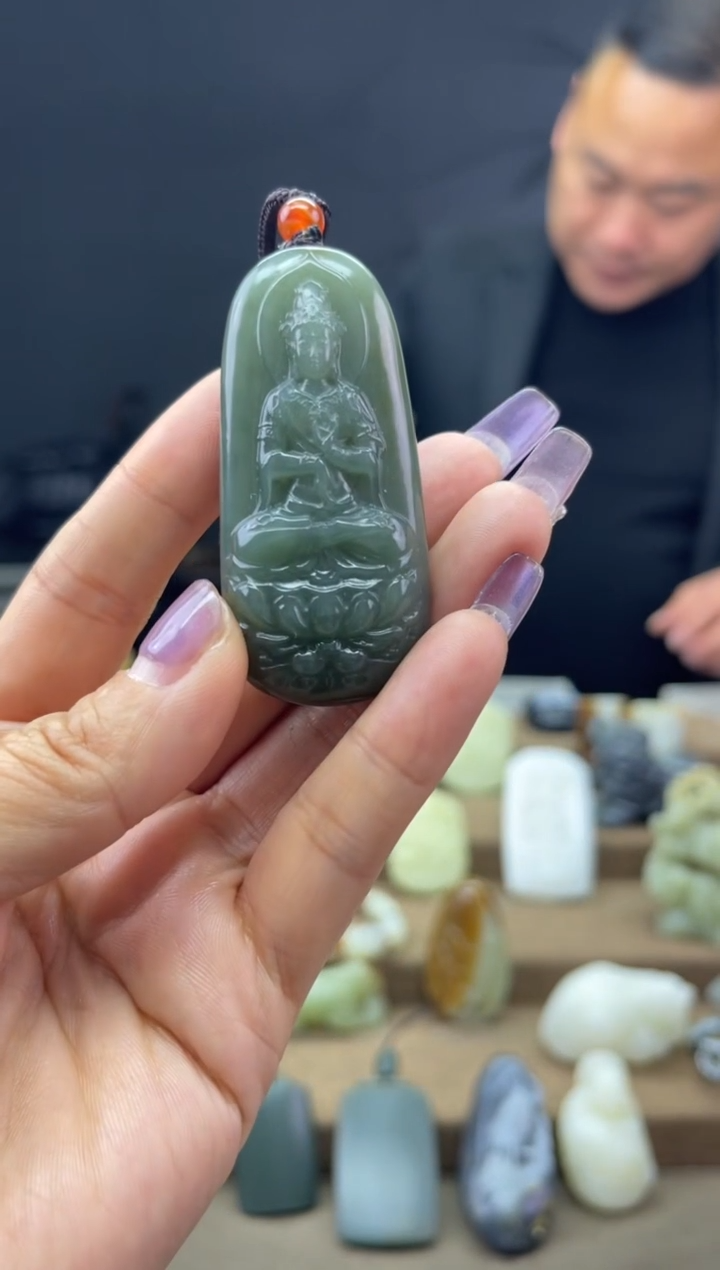 颈饰未镶嵌和田玉1