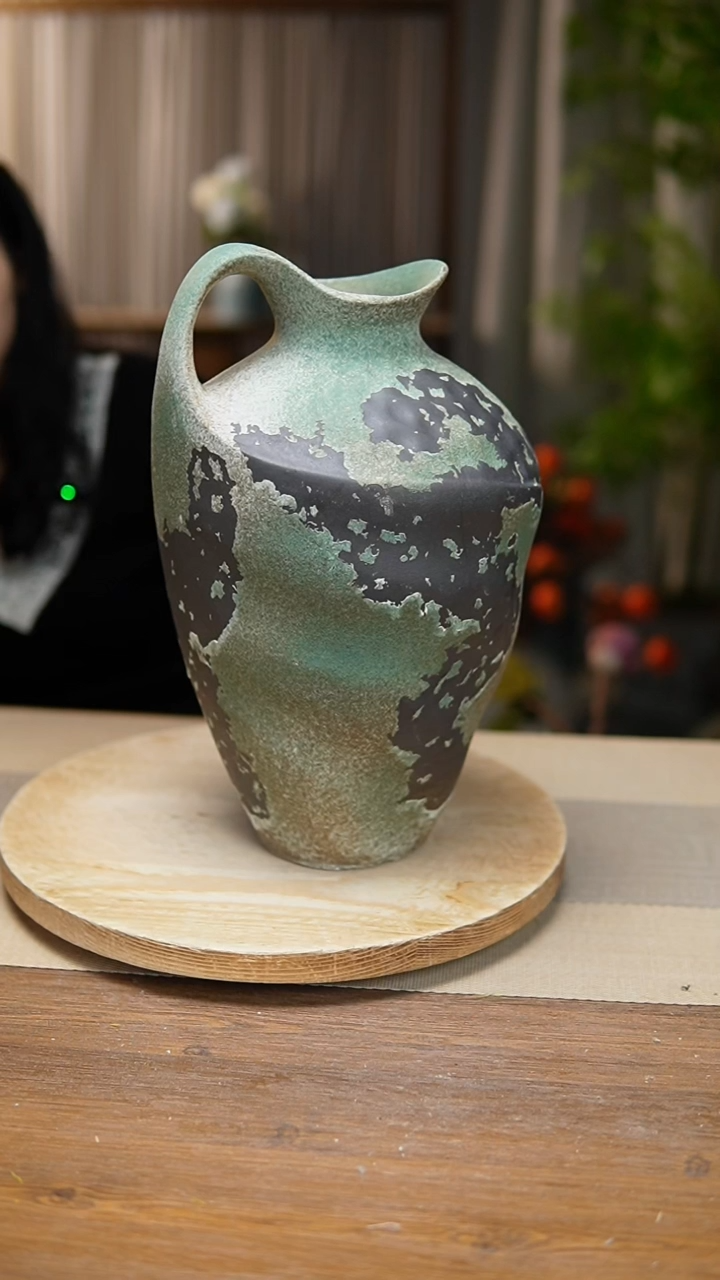 【闪购商品】陶瓷花器诧寂复古绿奶壶