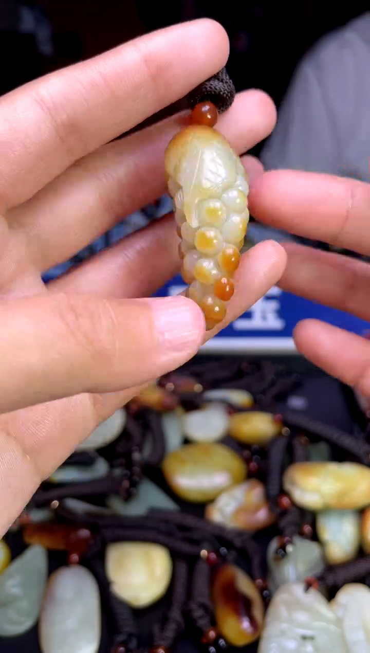 和田玉未镶嵌颈饰1
