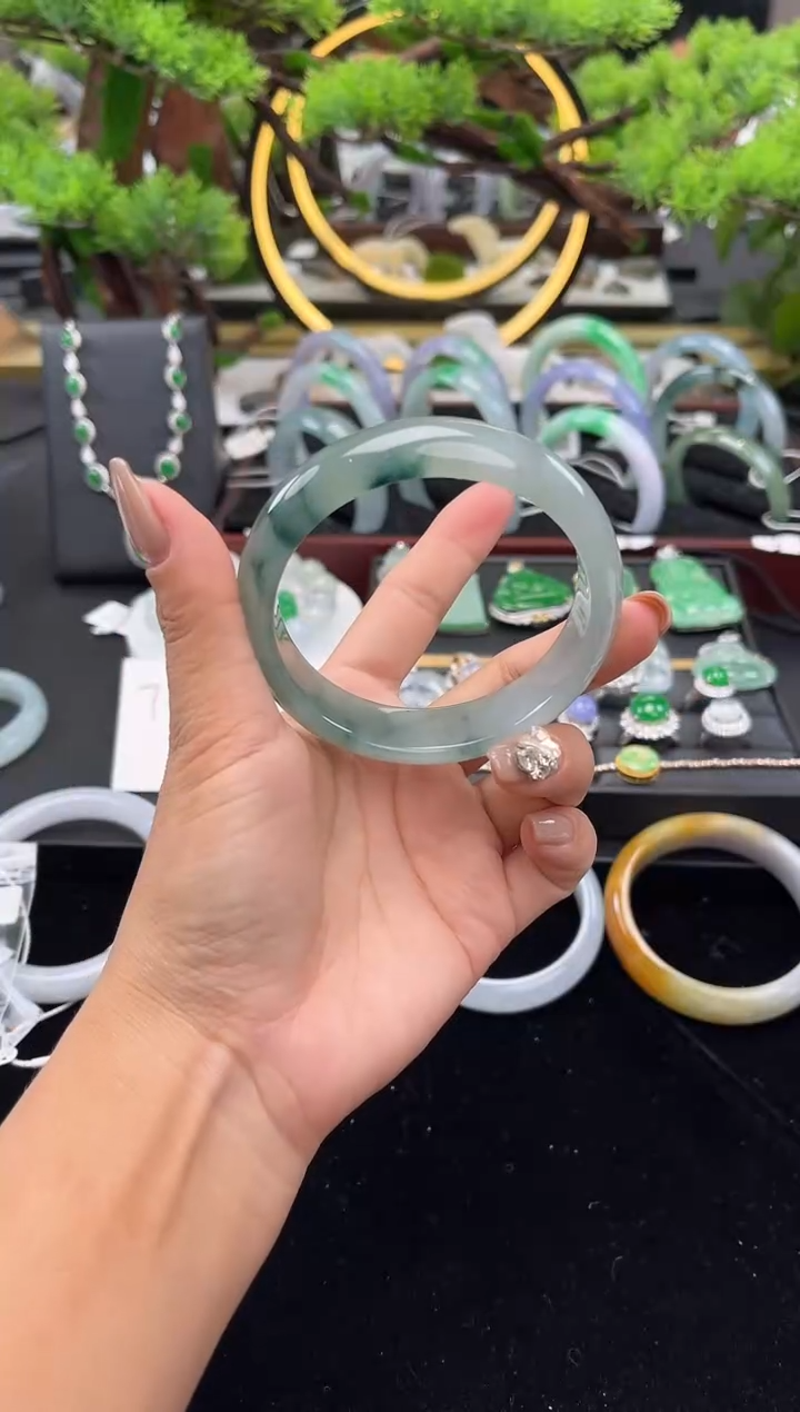 未镶嵌手镯翡翠手镯