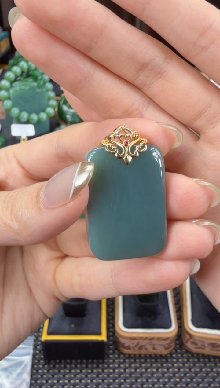 【闪购商品】和田玉（碧玉）吊坠(赠链)18K金镶嵌 