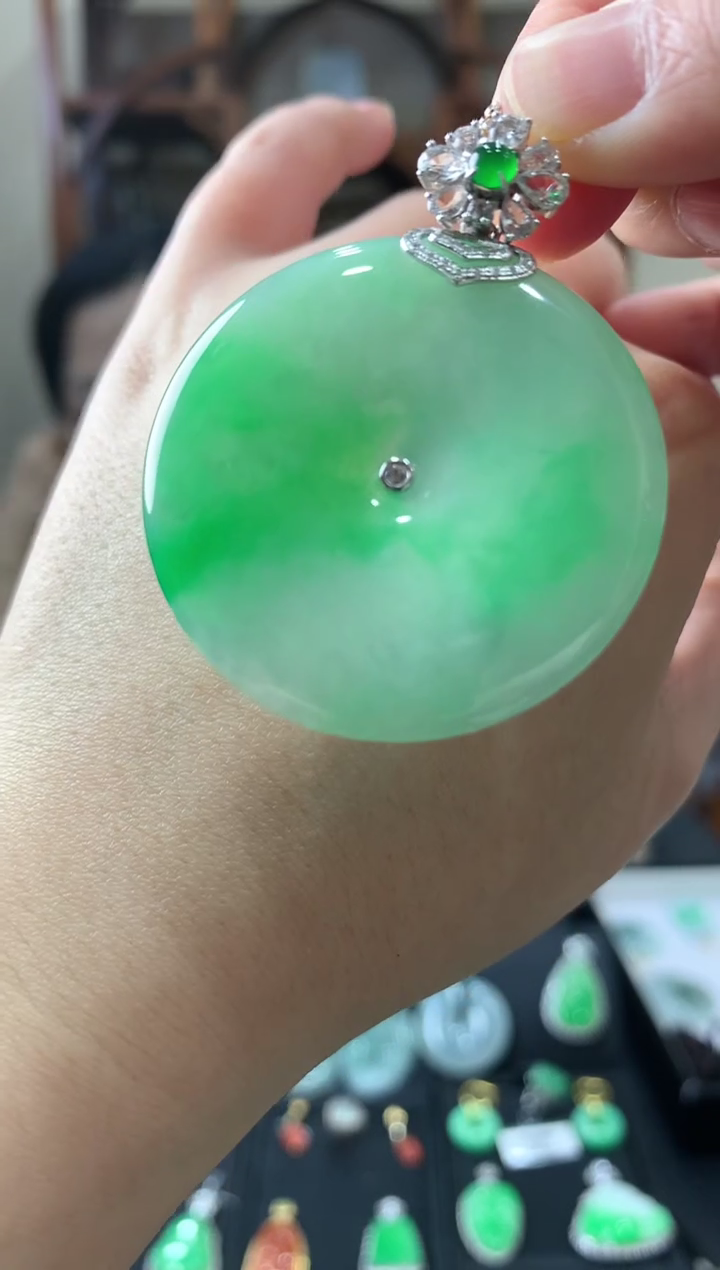 【闪购商品】翡翠吊坠(不含链)18K金镶嵌挂件